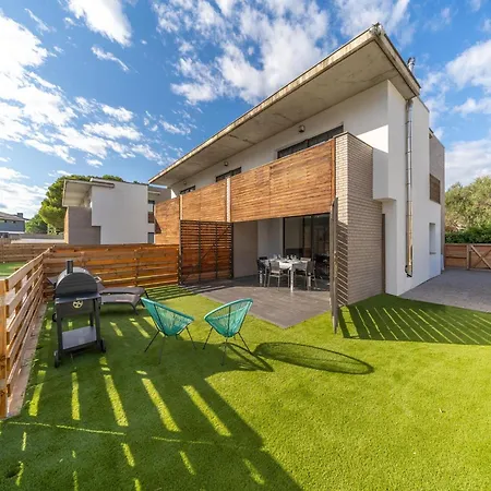 Cozy With Communal Pool
